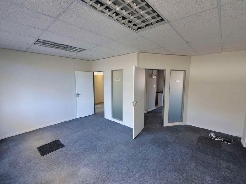 Well-Positioned Ground Floor Office in Secure Business Park - Photo 9