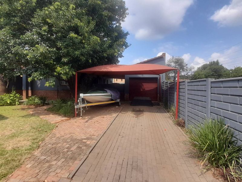 Spacious 3-Bed Ifafi Gem with main En-Suite - Photo 2