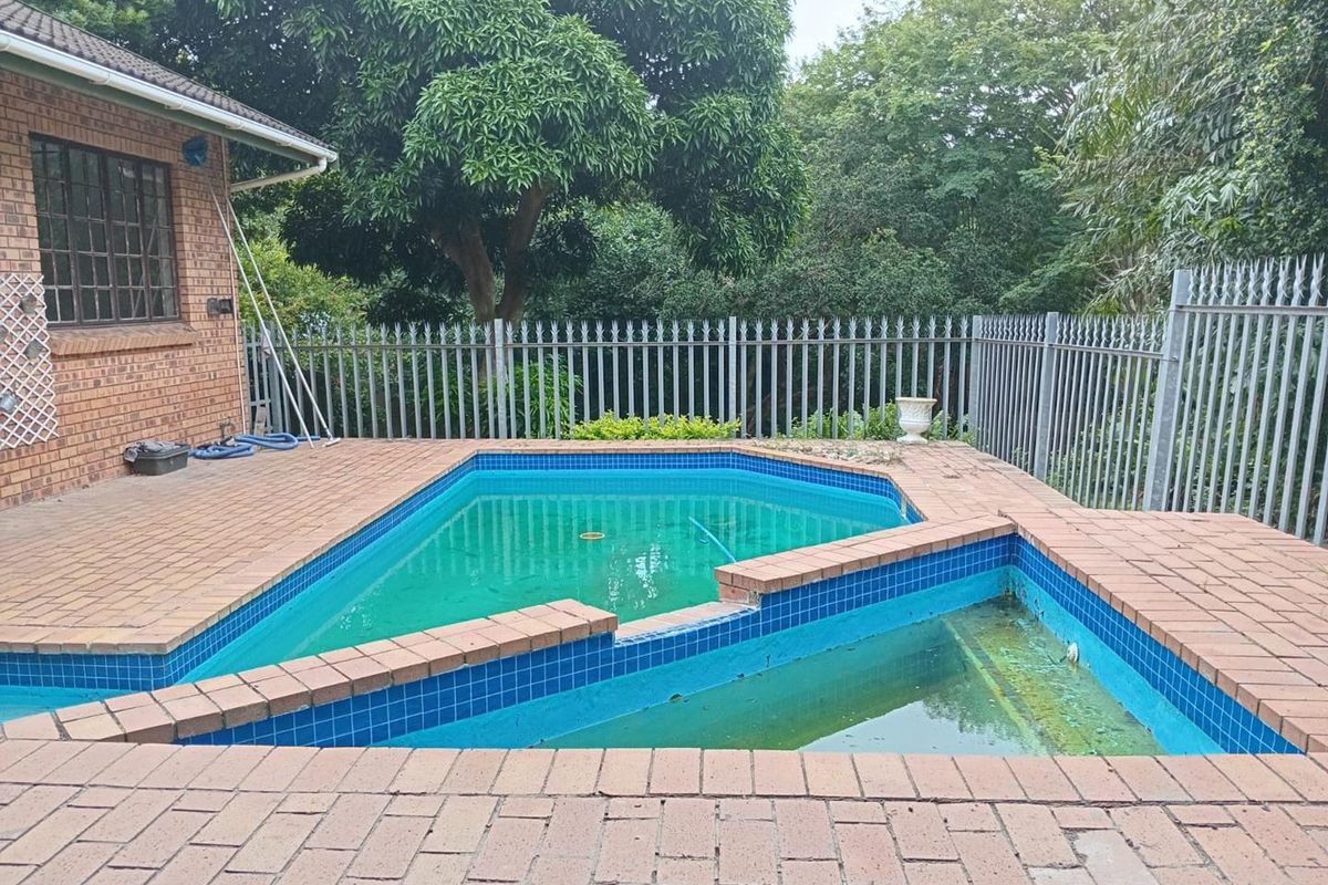 Spacious 4-Bedroom Family Home with Pool, Study & Entertainment Area - Photo 2