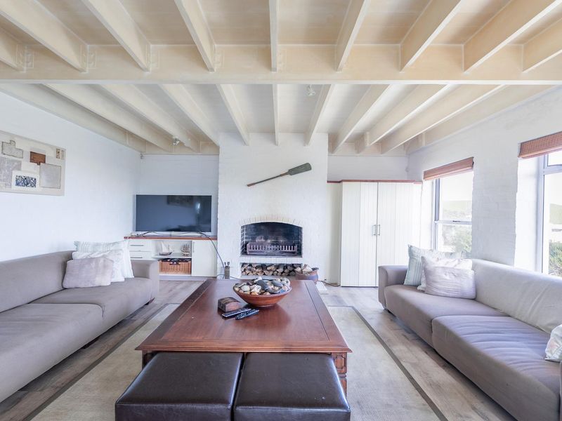 Breathtaking Sea Front Home on double sized erf in Security Estate - Photo 3