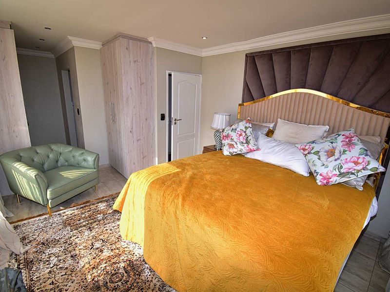 Stunning Modern Home in Savanna Estate - Photo 10