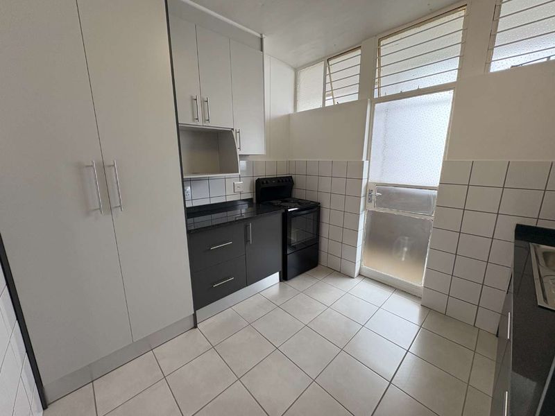 Refurbished Kitchen, 2 bed 2 bath - Photo 5