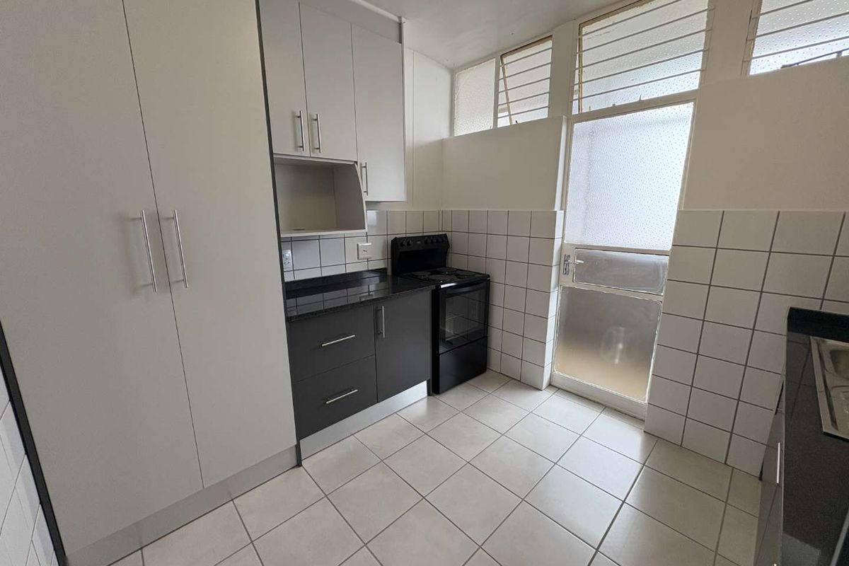 Refurbished Kitchen, 2 bed 2 bath - Photo 5