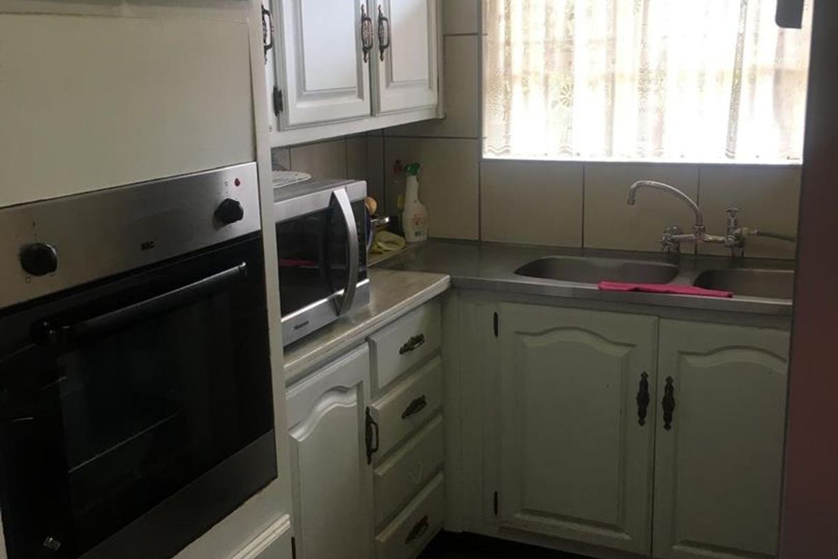 1st floor 3 bedroom apartment in secure complex - Photo 4