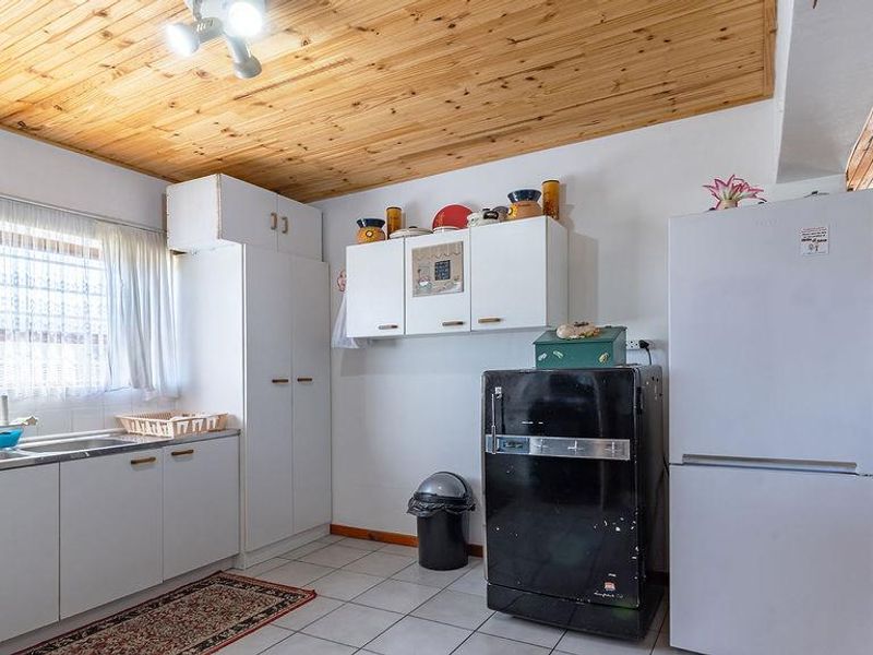 Seaside Bliss: Your Dream Holiday Home Awaits! - Photo 9