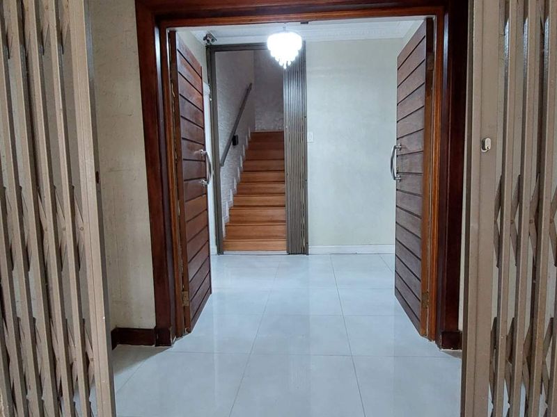 Entertaining and living space for all - Photo 3