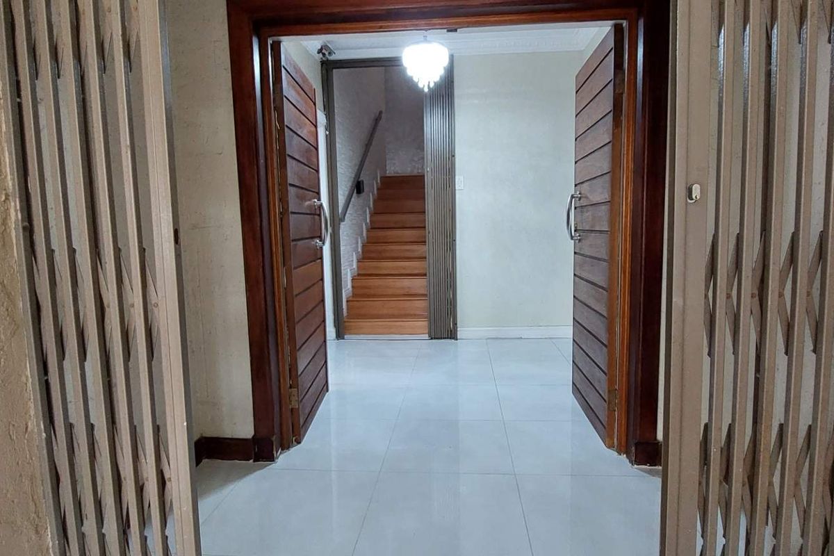 Entertaining and living space for all - Photo 3