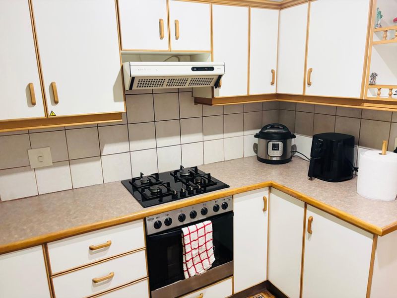 Modern 3-Bedroom Duplex in Sought-After Meer en See! - Photo 4