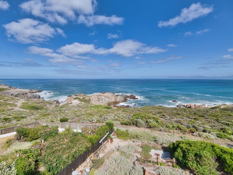 Live, Love, Location - Photo 7