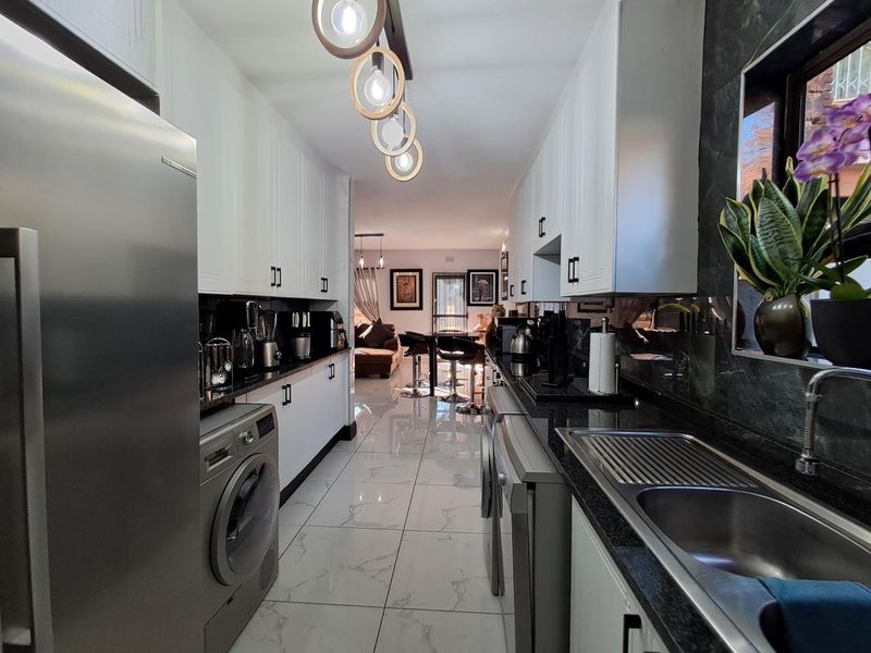 Modern 3 Bedroom Duplex Unit in Brackenhurst - Photo 8