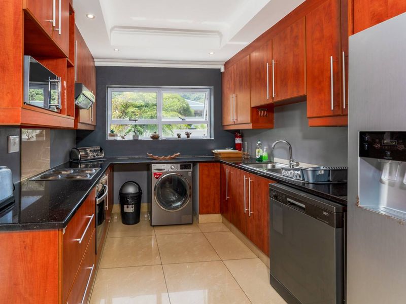 Luxury Investment Property in Hout Bay - Photo 8