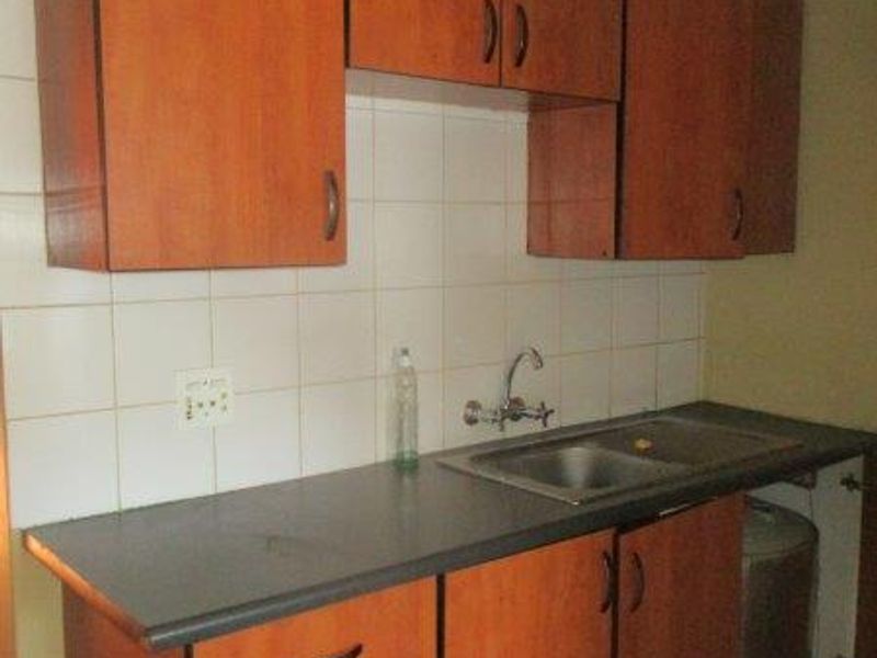 BACHELOR FLAT TO RENT IN RIVIERA - Photo 4