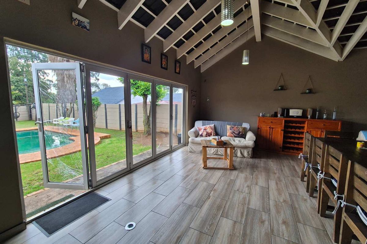 Modern home with all the bells and whistles - Photo 2