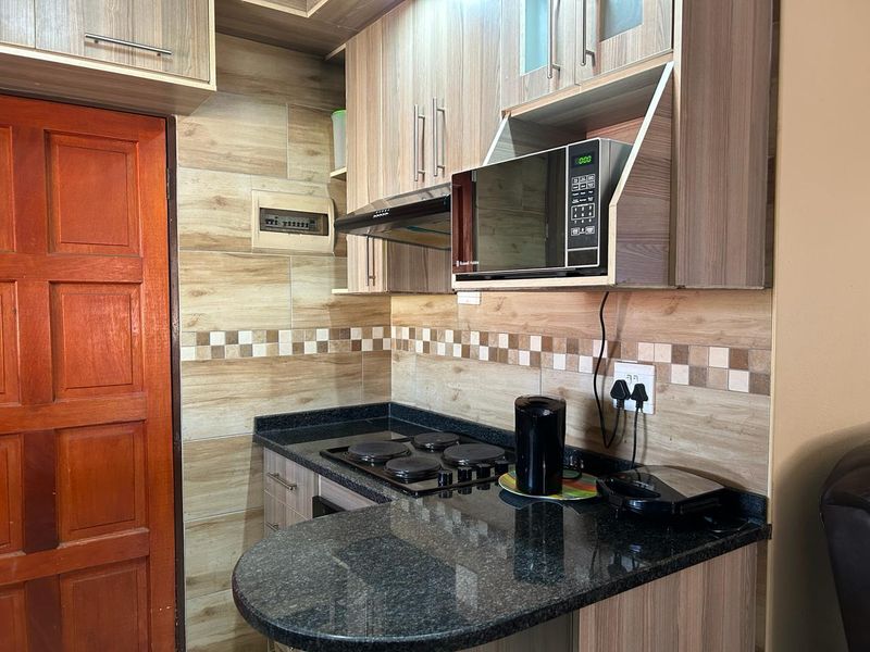 Clayville R 820 000- Neat House for Sale !! - Photo 9