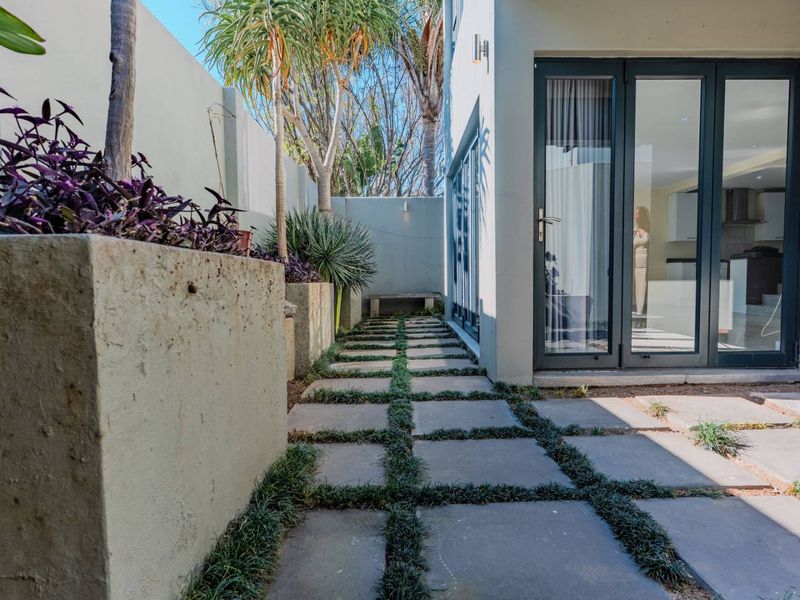 Modern, 3 Bedroom, 3.5 Bath - Photo 3