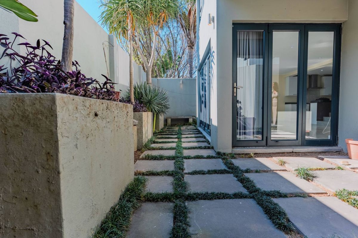 Modern, 3 Bedroom, 3.5 Bath - Photo 3