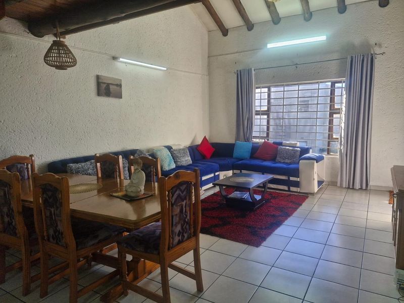 3 Bedroom Apartment with huge loft - Photo 3