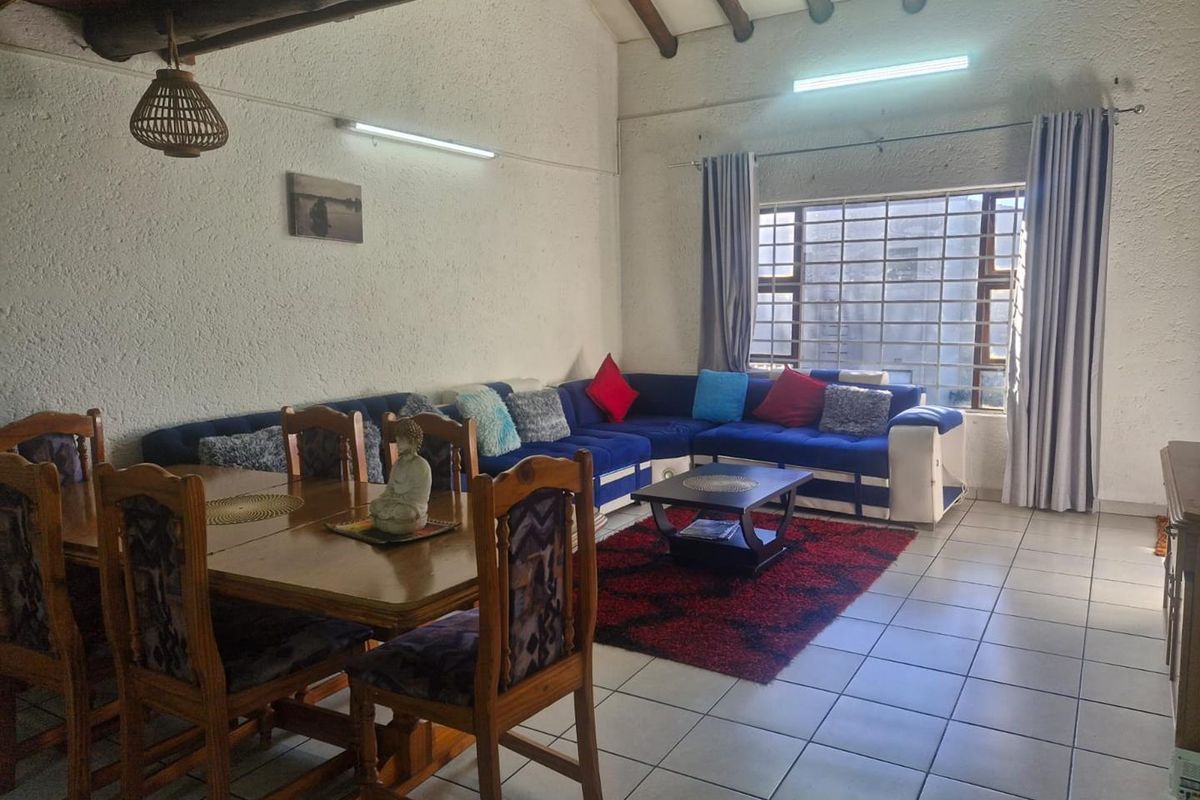 3 Bedroom Apartment with huge loft - Photo 3