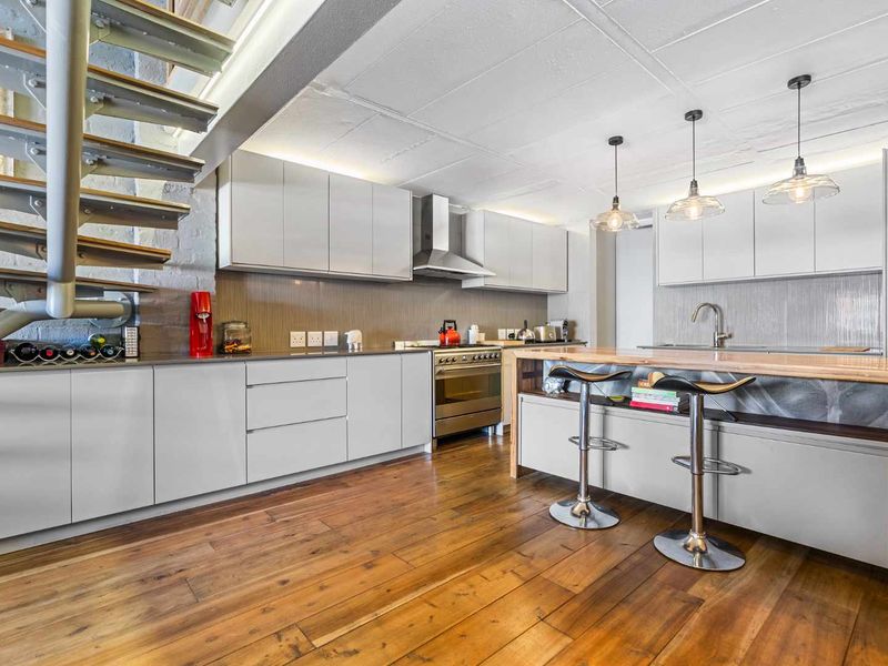 Exquisite Loft Living with Iconic Table Mountain Views - Photo 4