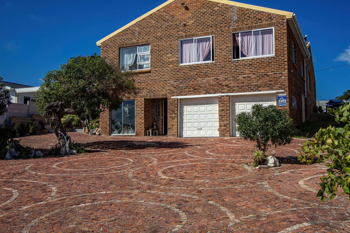 Perfectly Positioned Home with Sea Views - Photo 5