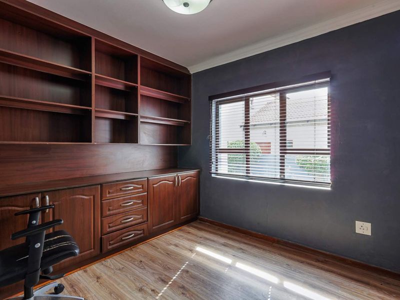 Spacious 4 Bedroom Family Home for Rent in Secure Estate - Photo 7