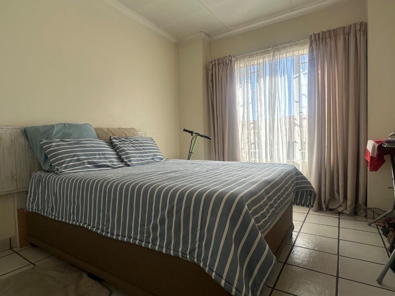 Sole mandate. Discover this exceptional first-floor apartment, ideally situated near premier shopping centers and top-rated schools. - Photo 10