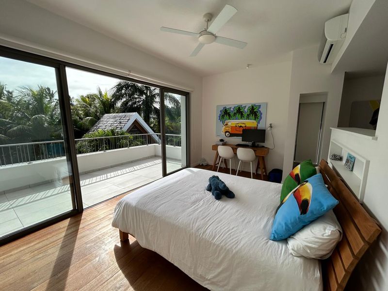 Exquisite Freestanding Villa with Family Golf Membership. - Photo 10