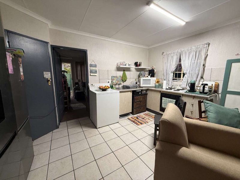 1 BED 1 BATH 1 CARPORT GROUND UNIT WITH GARDEN - Photo 10