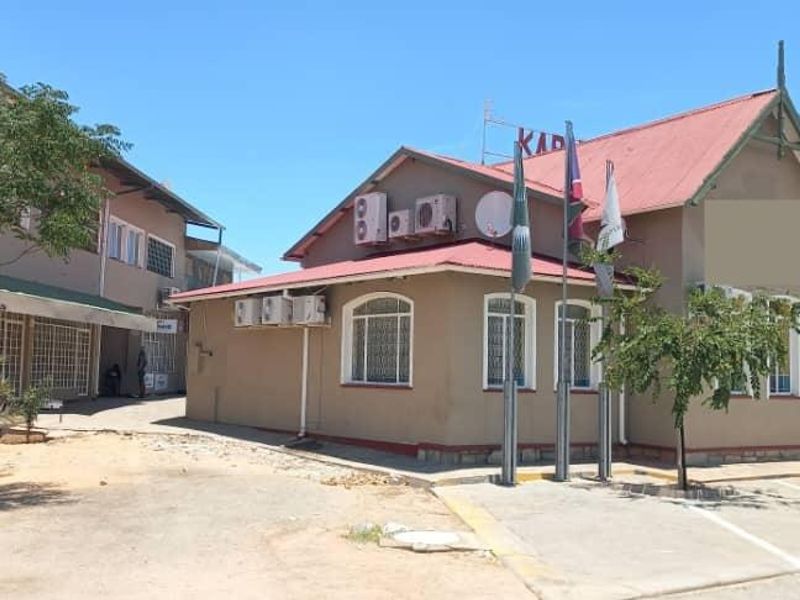 Property in prime Position in the heart of Karibib for Investors - Photo 4