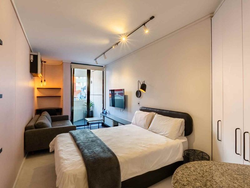 Stylish Studio in Sea Point Steps from the Promenade - Photo 9