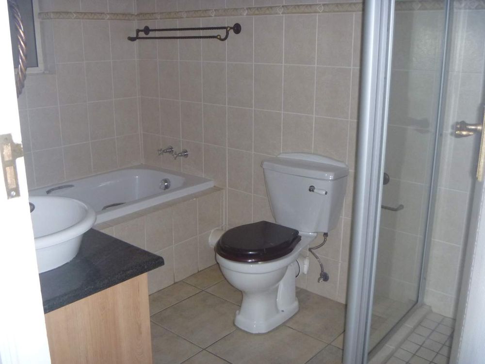 2nd full bathroom with shower and bath