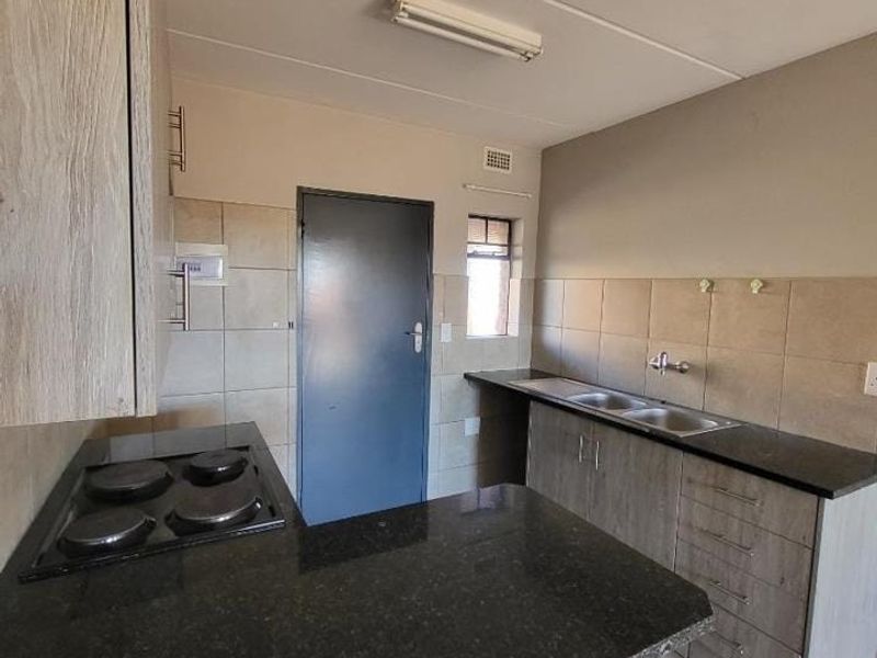 Two Bedroom Apartment in Montana - Photo 7