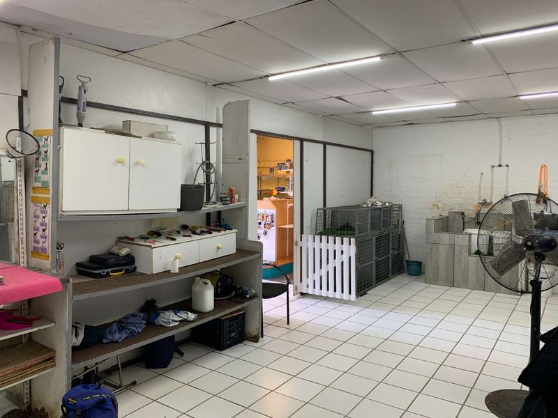 Versatile Kuilsriver Unit: Reception, Work, or Storage - Photo 8