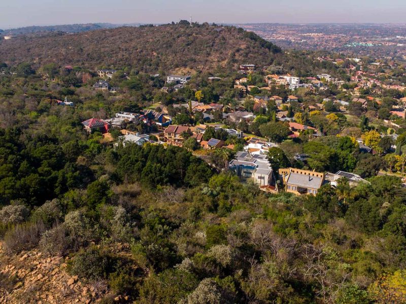 Prime Vacant Stand in Prestigious Estate with Spectacular Views - Photo 2