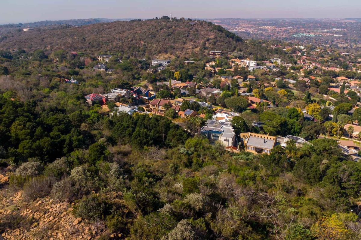 Prime Vacant Stand in Prestigious Estate with Spectacular Views - Photo 2