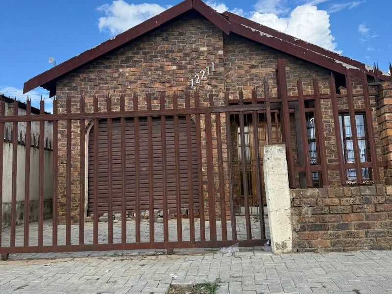 Rental House Available in Ivory Park - Photo 1