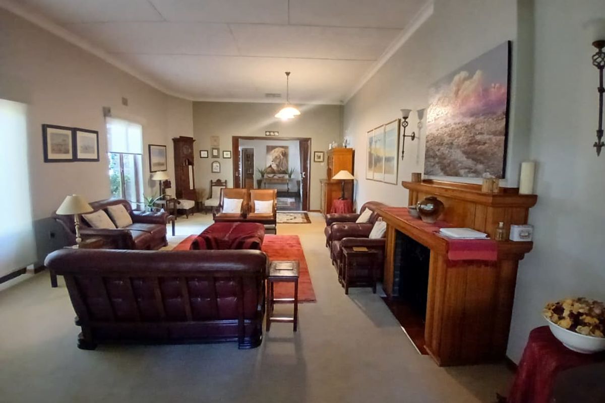 Luxe living with income potential 😊 - Photo 4