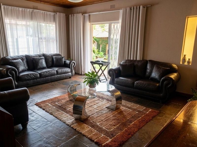 Beautifully Renovated Four-Bedroom Home With Pool And Lapa - Photo 4