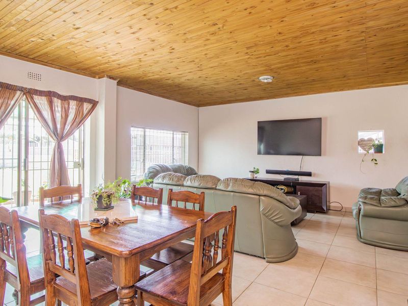 Charming Family Home with Fireplace & Spacious Garden! - Photo 6