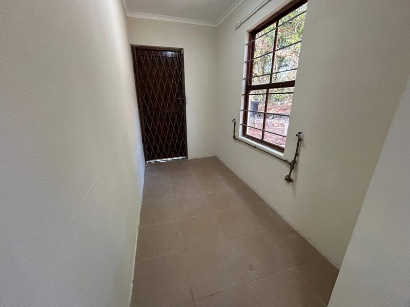 Spacious 2 Bedroom Cottage with Garage & Private Garden - Photo 7