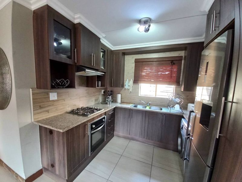 Two bedroom town house for sale in Andeon Pretoria West - Photo 8