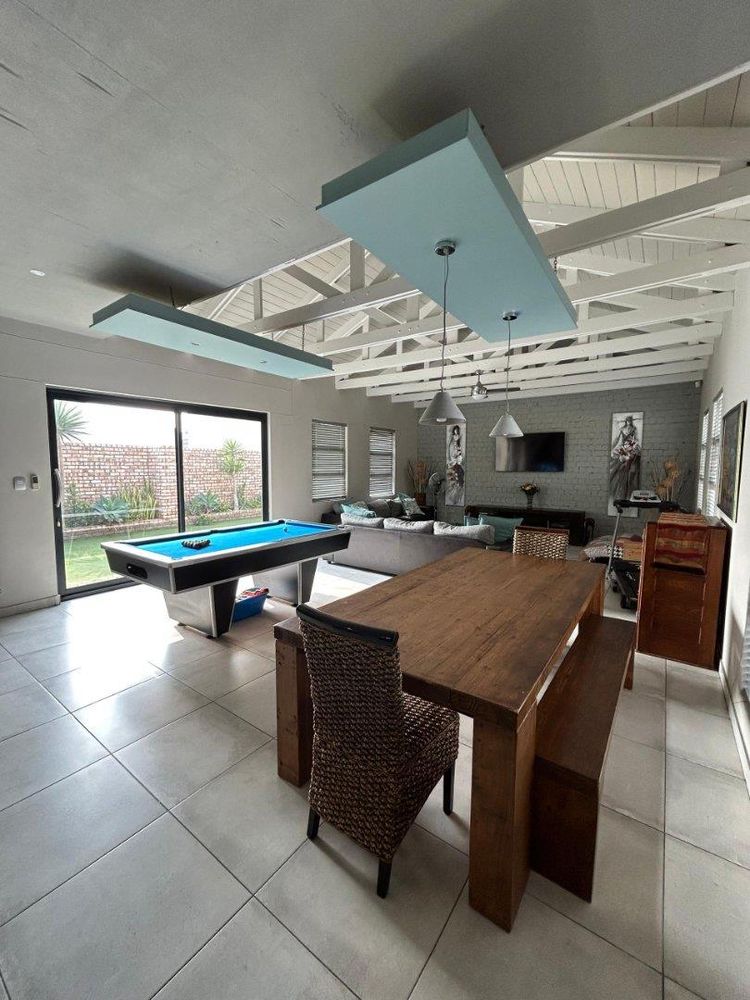 Dining and tv area