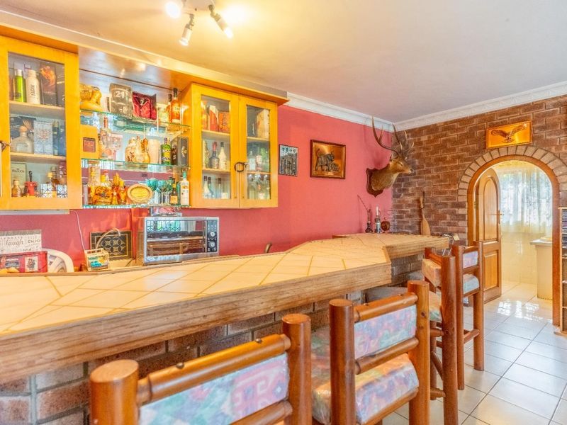 4 Bedroom home with granny flat in Chiltern Hills. - Photo 6