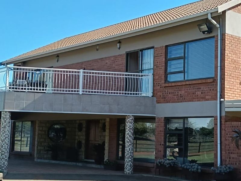 OUTSTANDING SMALL HOLDING. CAN BE USED FOR,GUESTHOUSE,ANY BUSINESS. ANY FARMING,LOTS OF WATER. - Photo 3