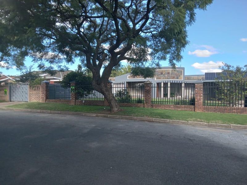 Kempton Park: 3-Bed Home with Solar / Prepaid & Separate Flatlet - Photo 3