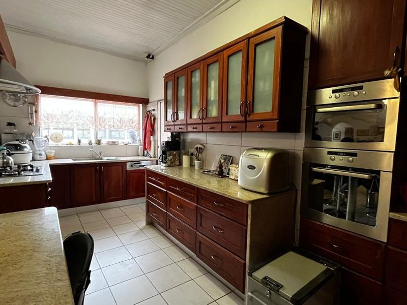 Lovely Family Home For Sale, ideal for the extended family - Photo 8