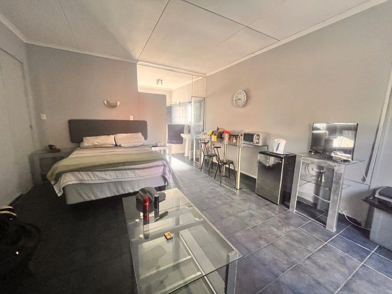 Golden oldie for sale in Pioneerspark for the entrepeneur! - Photo 6