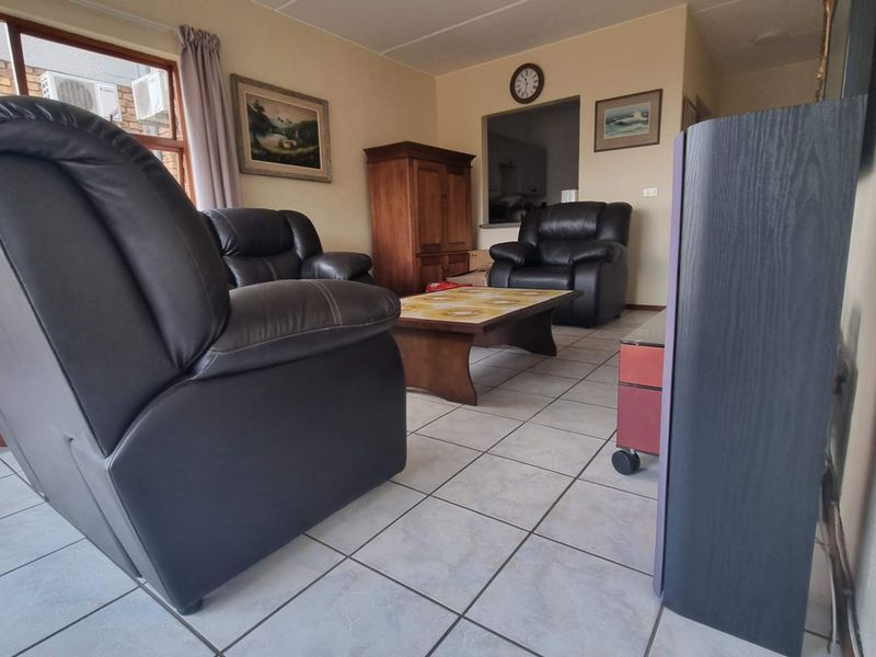 Lovely 2 Bedroom Unit in Bassonia for Sale - Photo 8