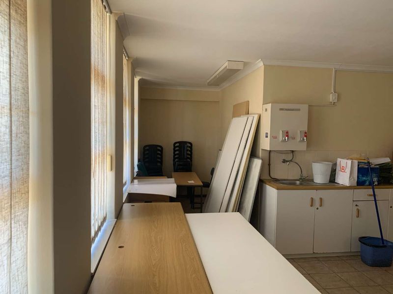 Prime Ground Floor Office Space Next to Howard Centre - Photo 8