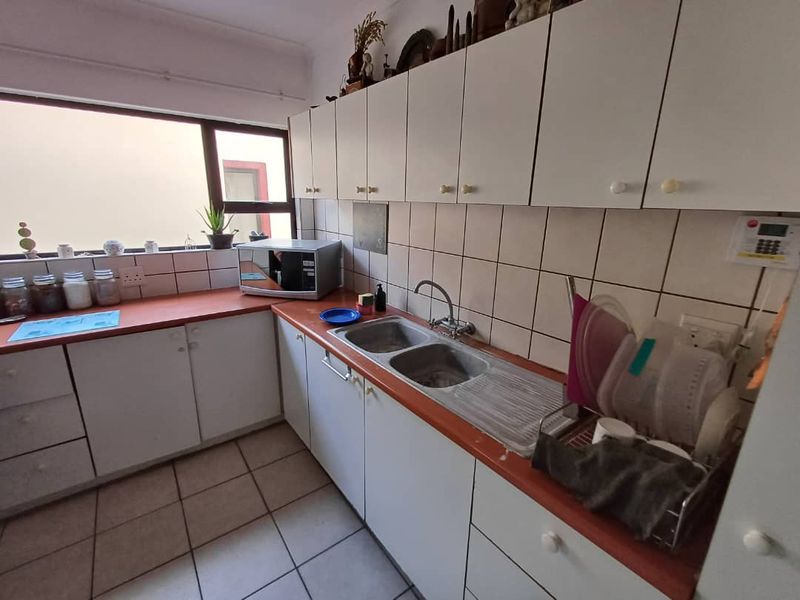 RENOVATORS DREAM! - Photo 4